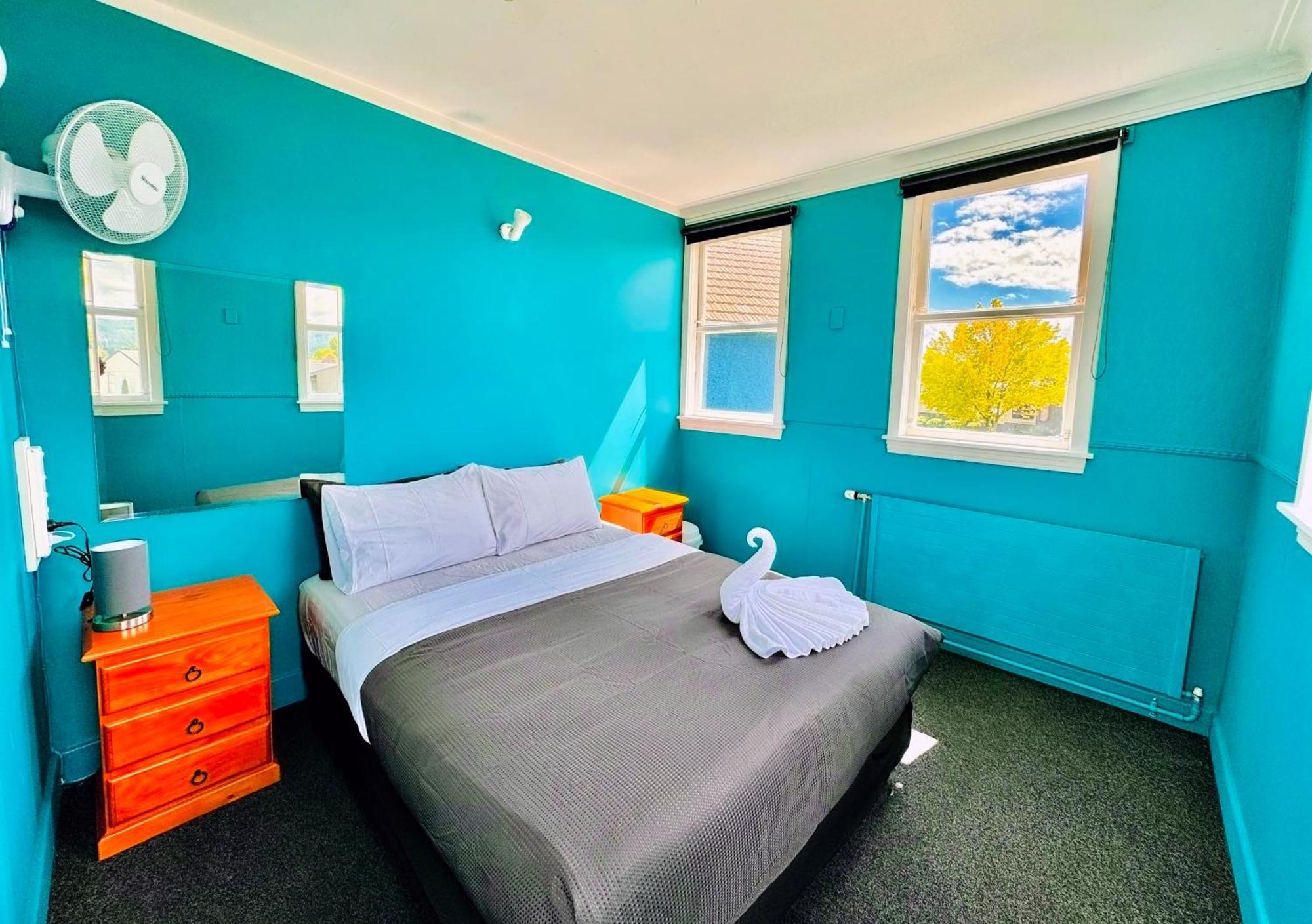 Crashpalace Backpackers Роторуа Екстериор снимка