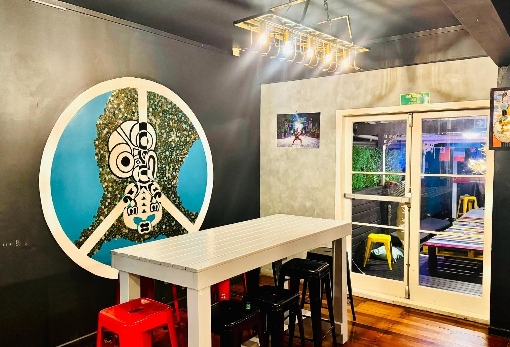 Crashpalace Backpackers Роторуа Екстериор снимка