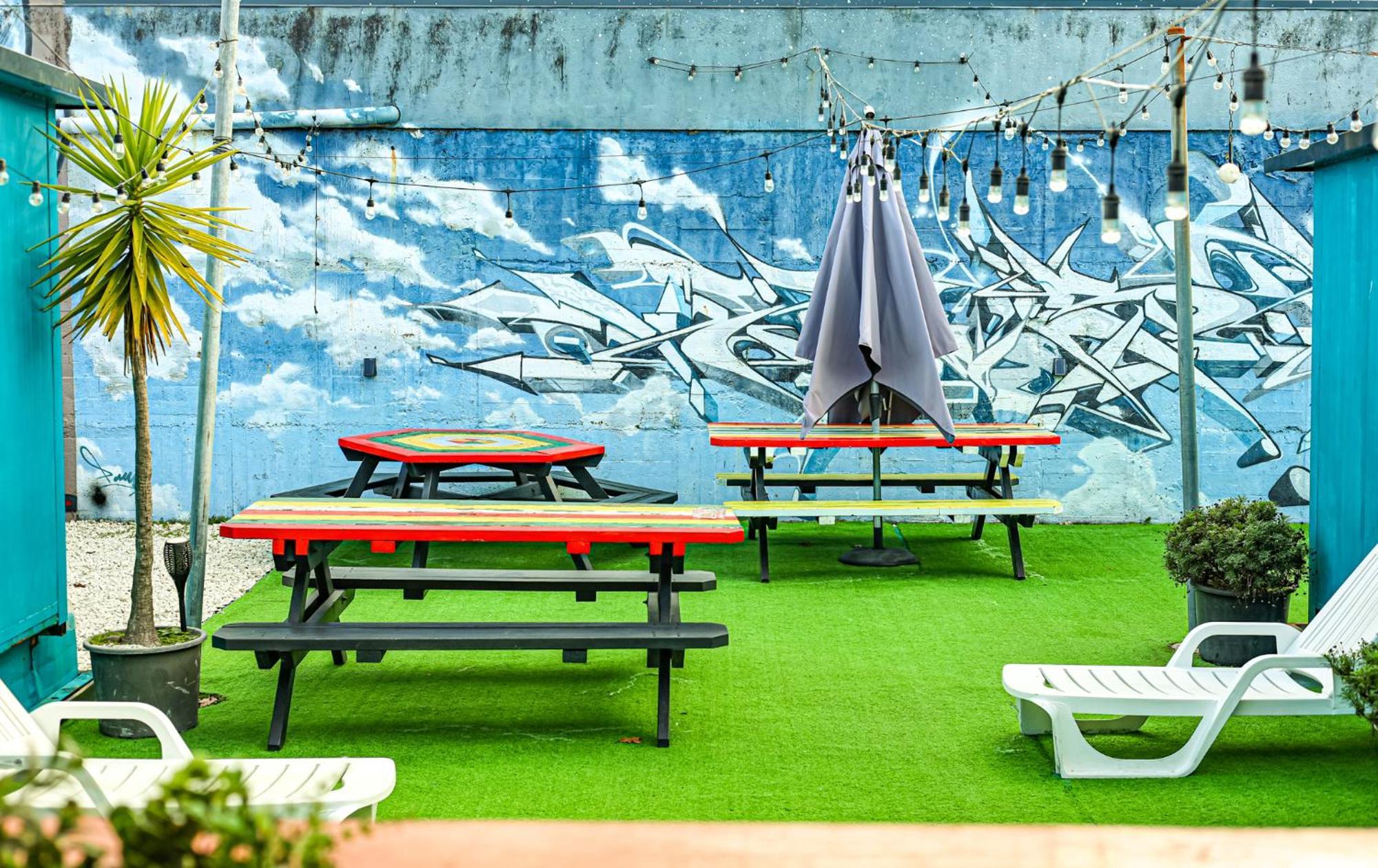 Crashpalace Backpackers Роторуа Екстериор снимка
