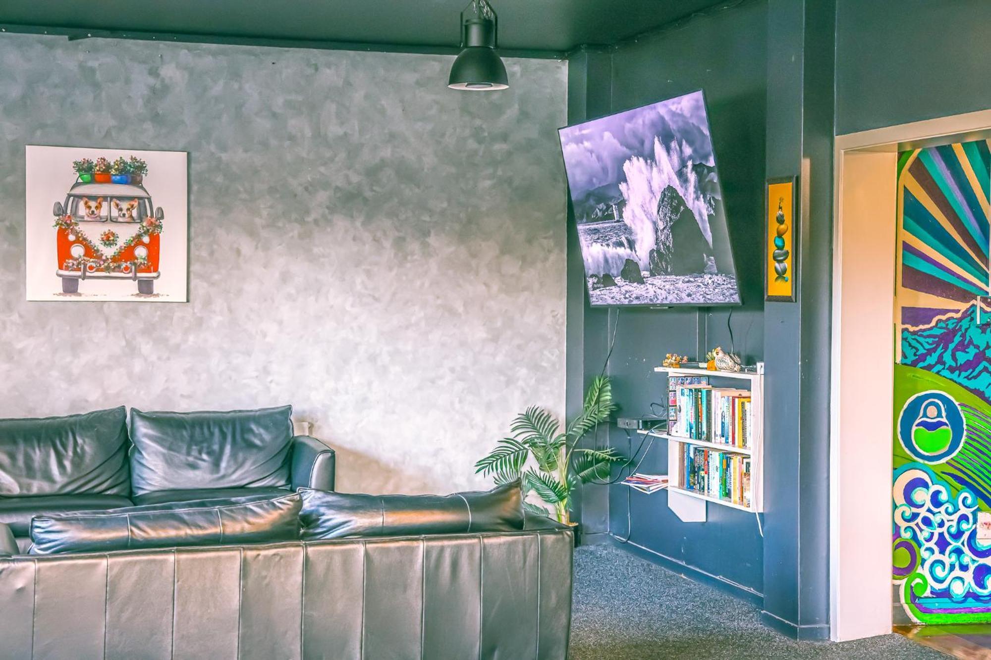 Crashpalace Backpackers Роторуа Екстериор снимка