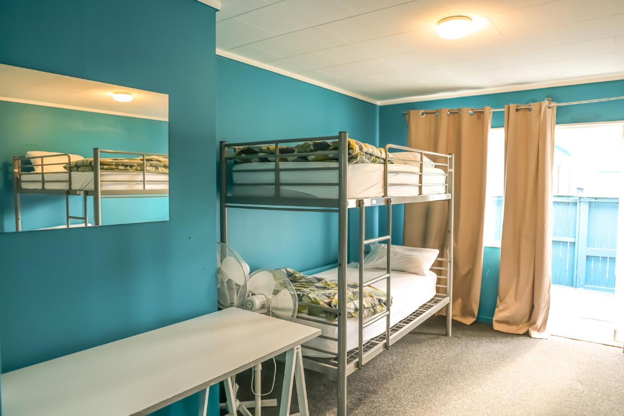 Crashpalace Backpackers Роторуа Екстериор снимка